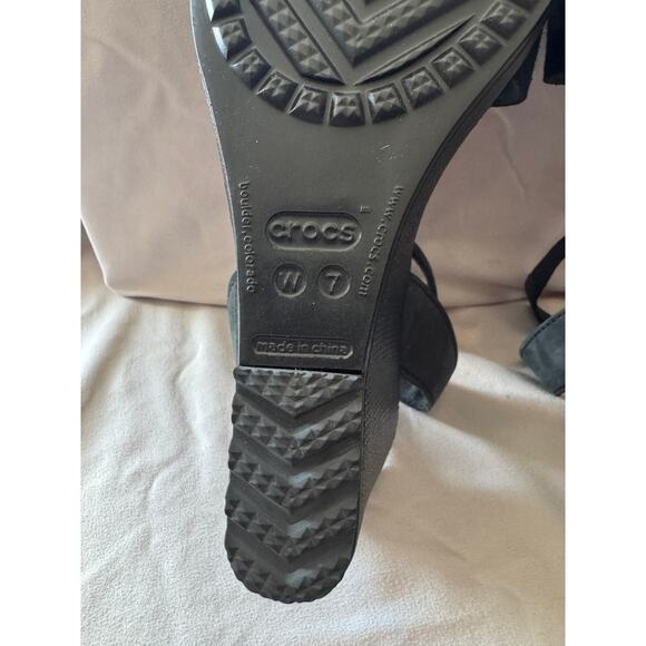 Crocs Women’s Black Strappy Wedge Sandals Size 7 NWT Lightweight Comfort - Picture 6 of 6